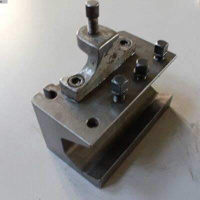 Quick change steel holder  D1H63180