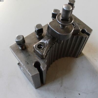 Quick change steel holder  D1D63180