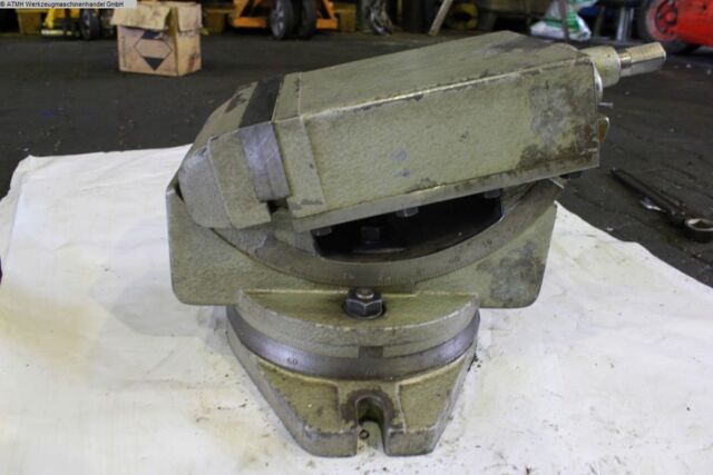  - schwenkbar und drehbar