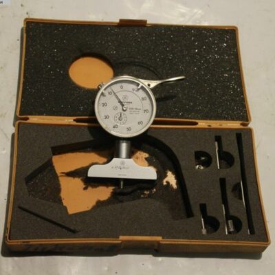 Measurement equipment MITUTOYO Tiefenmessbruecke mit Messuhr